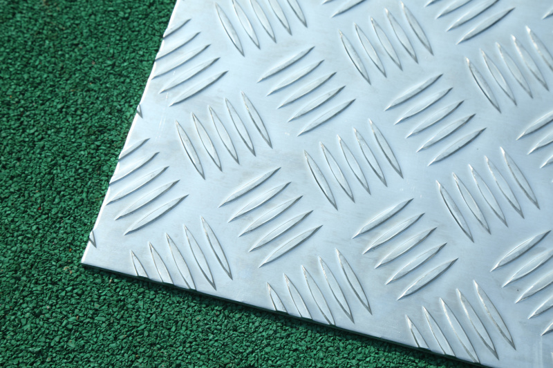 Big 5-Bar Tread Pattern Aluminum Plate